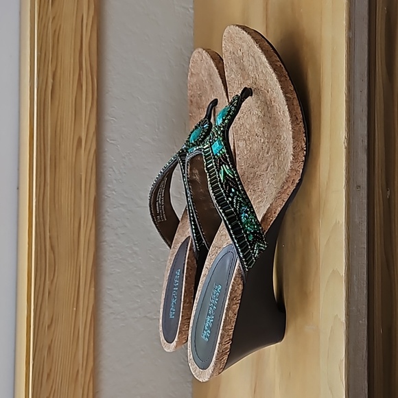 Like new - Women's Kenneth Cole Beaded Wedge Sandals - Picture 4 of 8